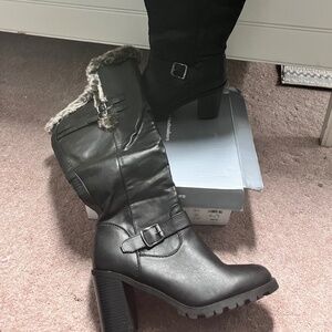 Woman’s Sz 11 Black Boots